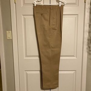 Lands’End pleated khaki pant size 35 X 33
